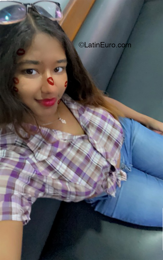 Date this pretty Dominican Republic girl Gabriela from Santo Domingo DO44014
