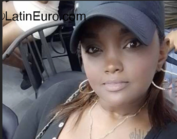 Date this hard body Dominican Republic girl Ysis from Santo Domingo DO44794
