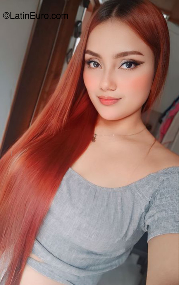Date this attractive Colombia girl Yerli from Bogota CO32326