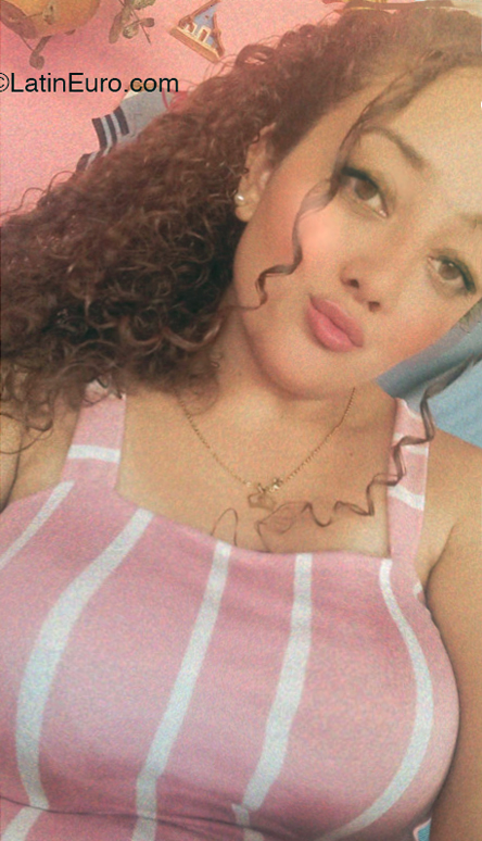 Date this athletic Venezuela girl Vanessa from Colonia Tovar VE4559