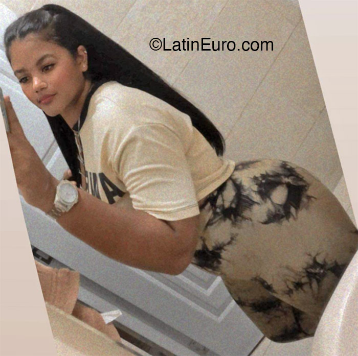 Date this pretty Dominican Republic girl Vianny from Santigo DO57149