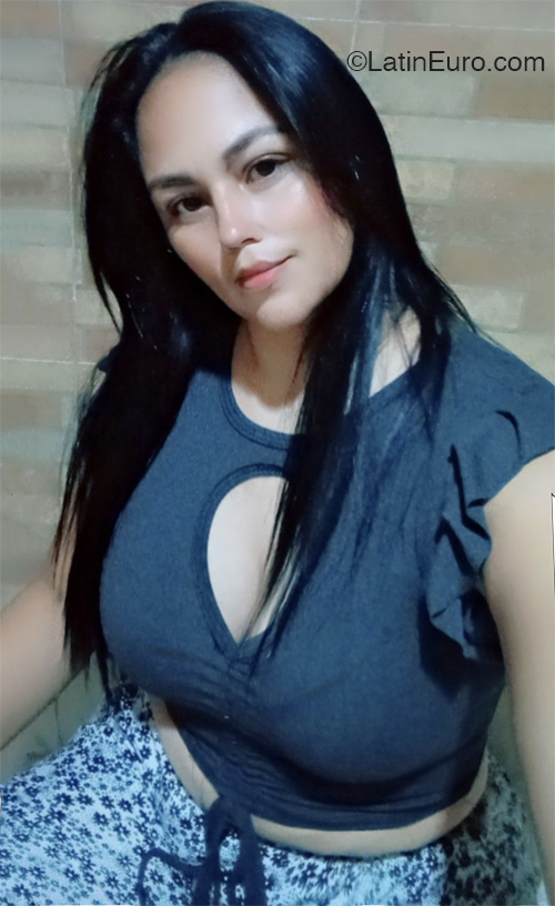 Date this young Venezuela girl Yamileth from Valencia VE4567