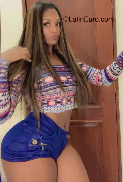 Date this fun Dominican Republic girl Nica from Santo Domingo DO47519