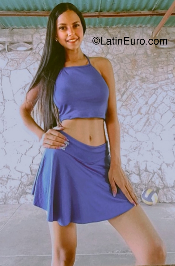 Date this gorgeous Venezuela girl Mariana from  VE5276
