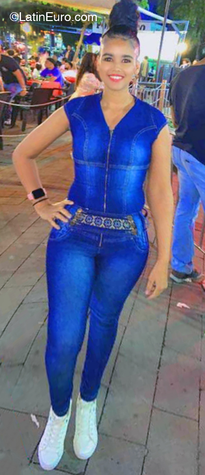 Date this nice looking Dominican Republic girl Mara from Santo Domingo DO47607