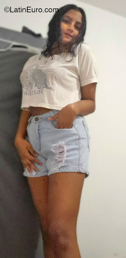 Date this georgeous Colombia girl Fernanda from Bogota CO32579