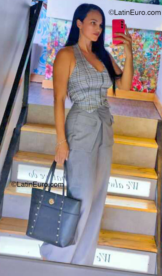 Date this stunning Colombia girl Liliam from Cali CO32813
