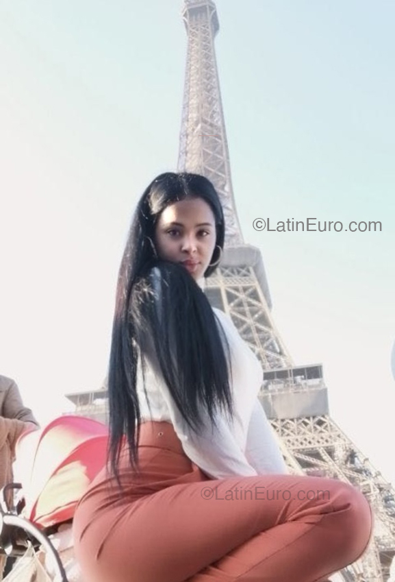 Date this exotic Italy girl Esther from Milano IT416