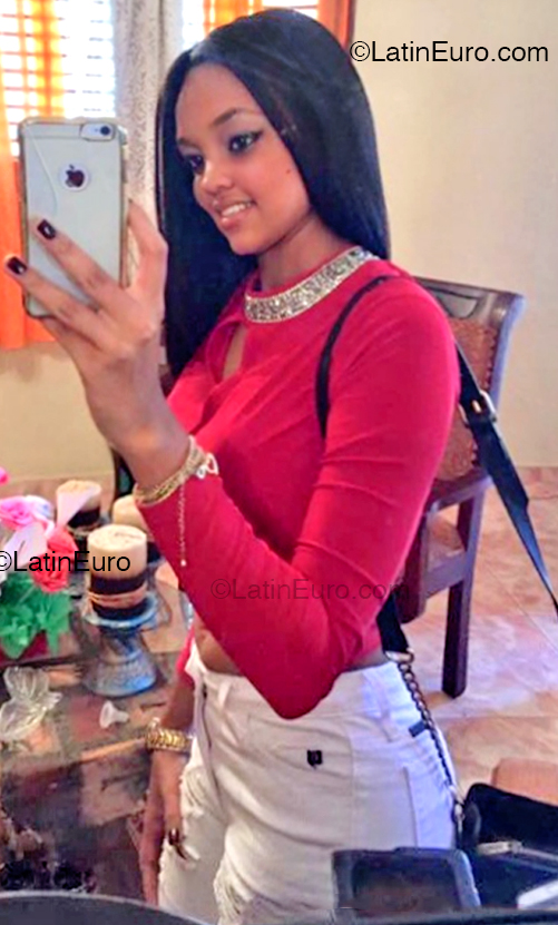 Date this stunning Dominican Republic girl Elaine from Santiago DO55775