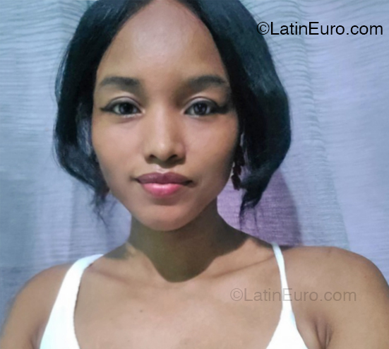 Date this happy Honduras girl Lizeth from San Pedro Sula HN2970