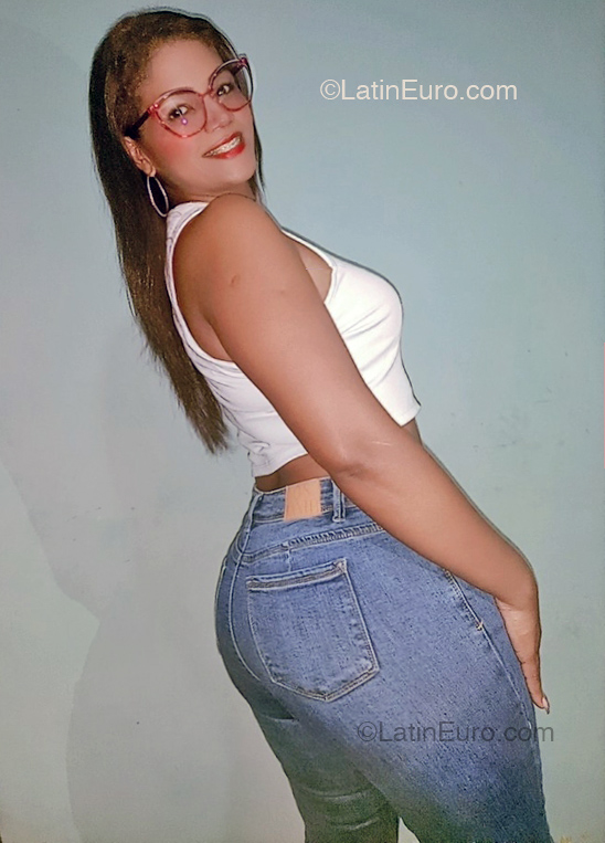 Date this sensual Venezuela girl Leidismar from Caracas VE4897
