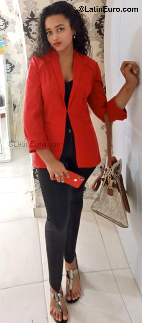 Date this nice looking Dominican Republic girl  from Santo Domingo DO52398