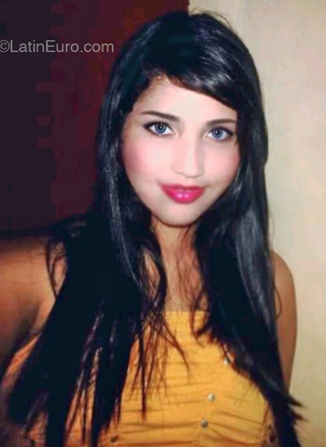 Date this beautiful Venezuela girl Ginebra from Caracas VE4929