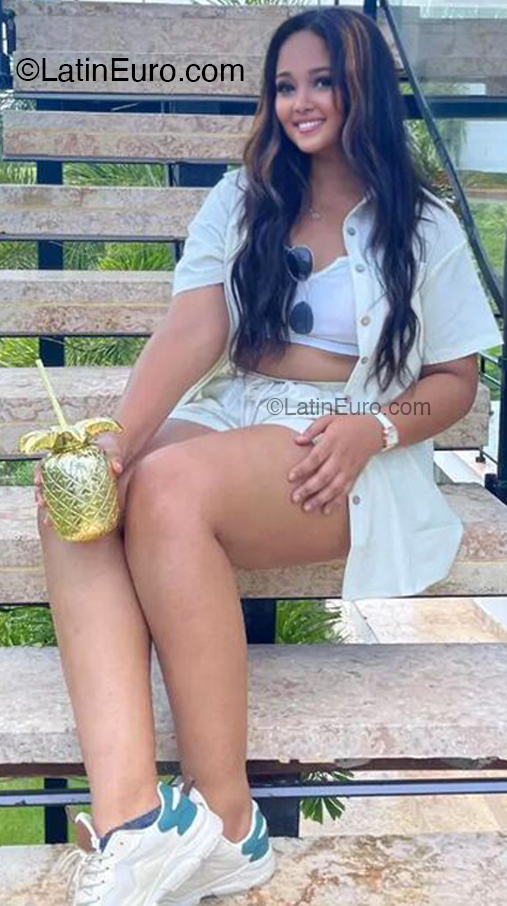 Date this attractive Dominican Republic girl Smirna from Santo Domingo DO52801
