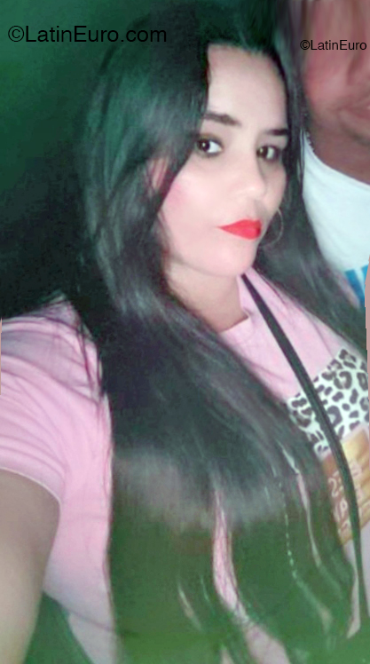 Date this gorgeous Dominican Republic girl Jassiely from Santo Domingo DO52828