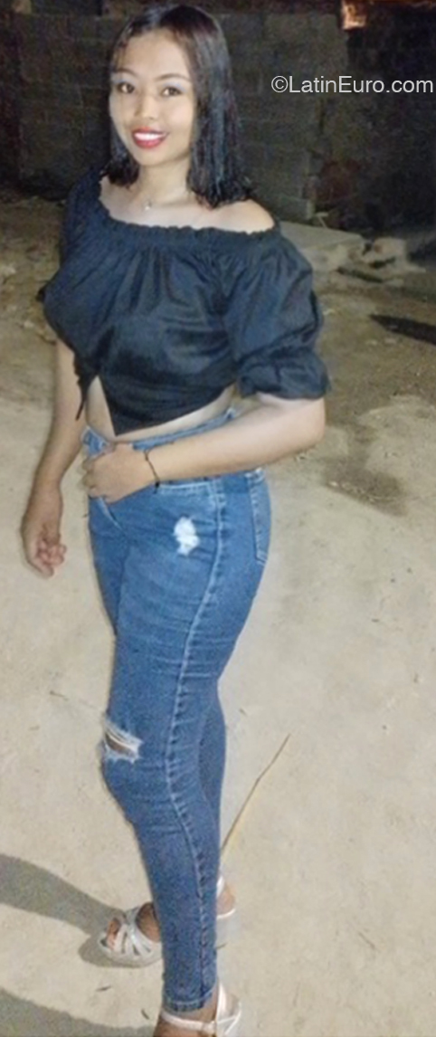 Date this exotic Colombia girl Grey from Barranquilla CO33029