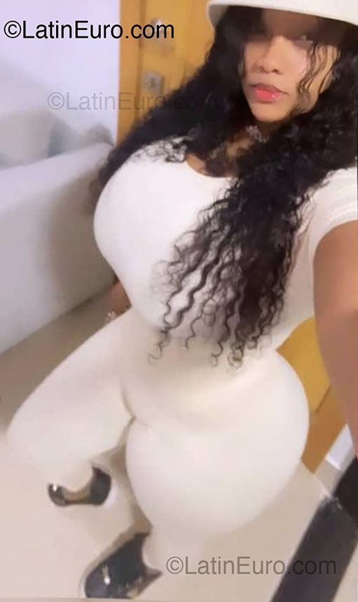 Date this hard body Dominican Republic girl Lirs from Santo Domingo DO53250