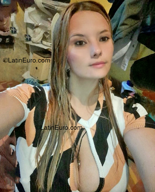 Date this voluptuous Uruguay girl Cecilia from Paysandu UY104