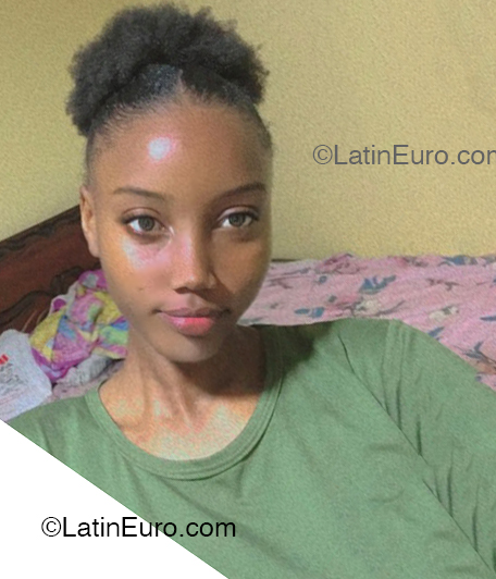 Date this happy Dominican Republic girl Yinia from La Romana DO53577