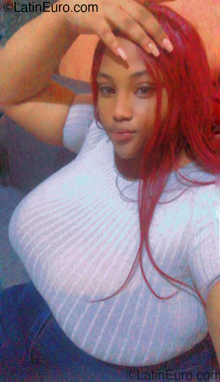 Date this athletic Dominican Republic girl Iris from Santo Domingo DO53898
