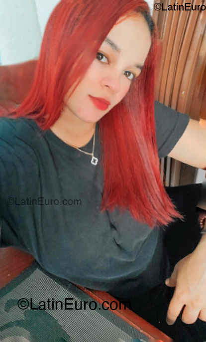 Date this gorgeous Dominican Republic girl Cartera from Santo Domingo DO53925