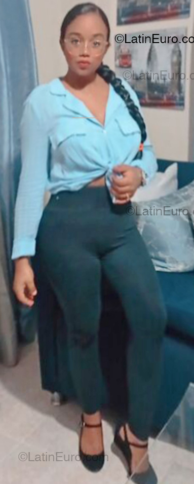 Date this attractive Dominican Republic girl Michelly from Santo Domingo DO53940