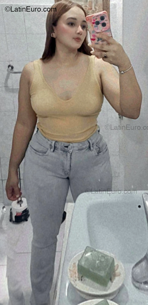 Date this tall Dominican Republic girl Liz from Santo Domingo DO53957