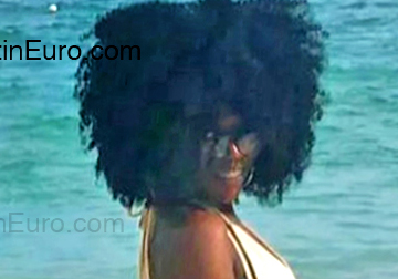 Date this happy Dominican Republic girl Angie from Santo Domingo DO54067