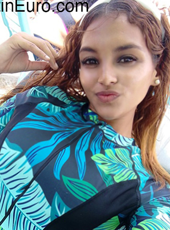 Date this attractive Venezuela girl LaMorena from Caracas VE5117