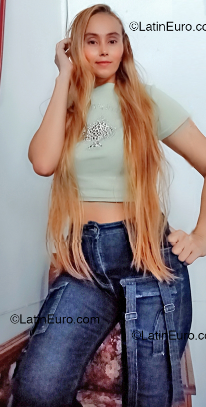 Date this nice looking Colombia girl Sofia from Bogota CO33233