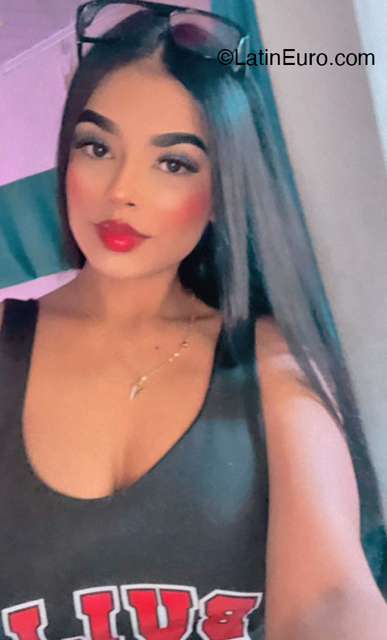Date this delightful Colombia girl Valeria from Medellin CO33238