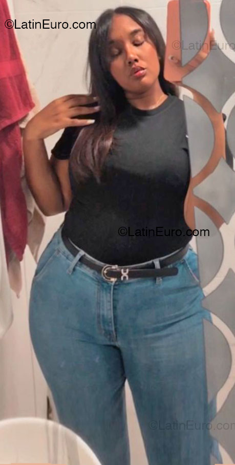 Date this sensual Dominican Republic girl Coral from Santiago DO54465