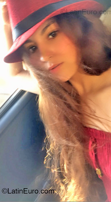 Date this foxy Ecuador girl Mara from Manta EC1085