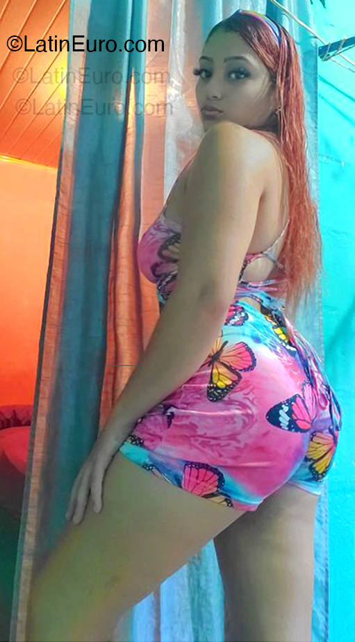 Date this charming Trinidad and Tobago girl Paola from Port Of Spain TT117