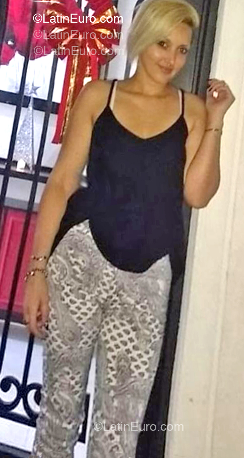 Date this hard body Argentina girl Lorena from Buenos Aires AR991