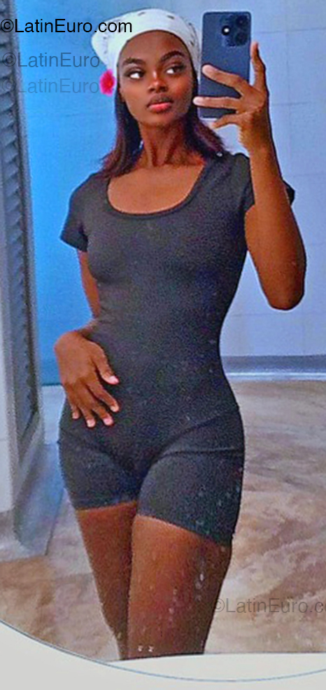Date this tall Colombia girl Yurany from Villavicencio CO33291