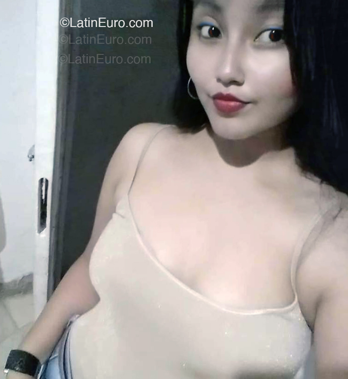 Date this voluptuous Argentina girl Lorena from Buenos Aires AR993