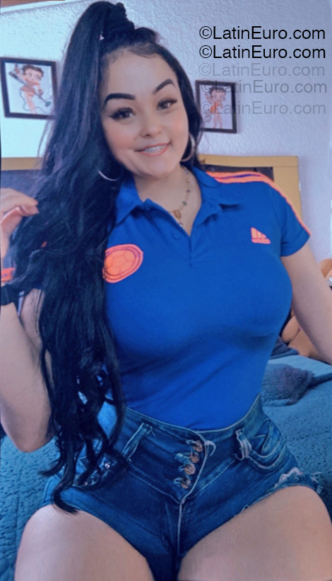 Date this hard body Colombia girl Lupita from Bogota CO33324