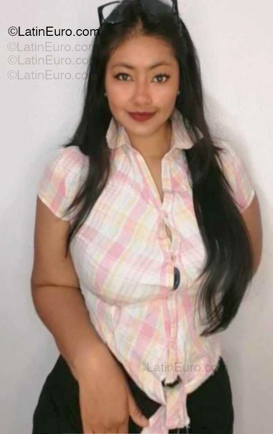 Date this good-looking Ecuador girl Jee Pam from Quito EC1106