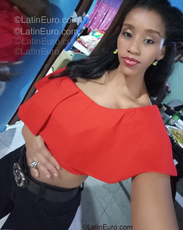 Date this nice looking Dominican Republic girl Victoria from Santiago De Los Caballeros DO55011