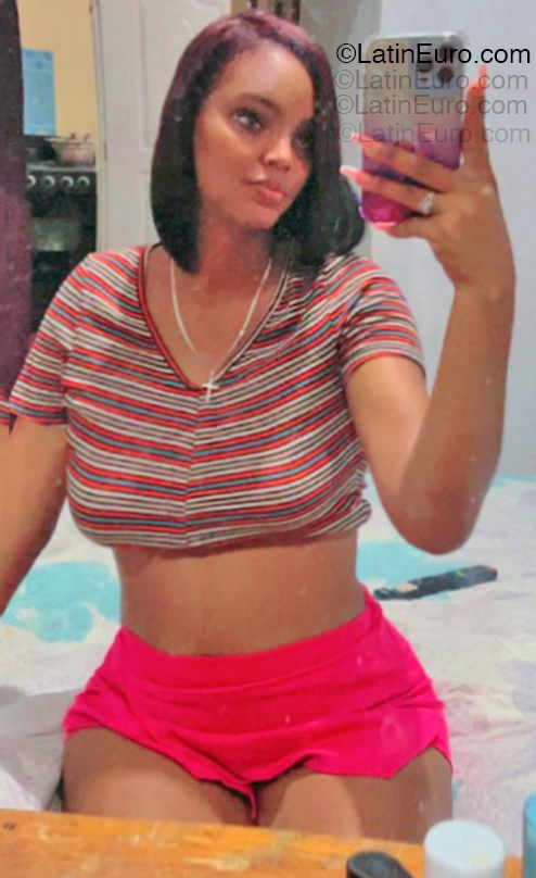 Date this hard body Dominican Republic girl Kiara from Sanchez Ramirez DO55017