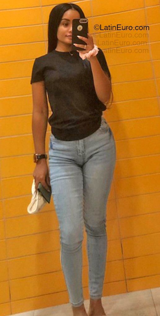 Date this fun Dominican Republic girl Lea from Santo Domingo DO55045