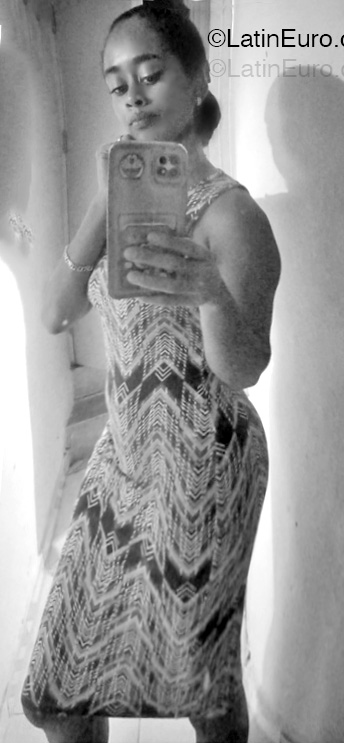 Date this stunning Dominican Republic girl Ursulina from Santo Domingo DO55101