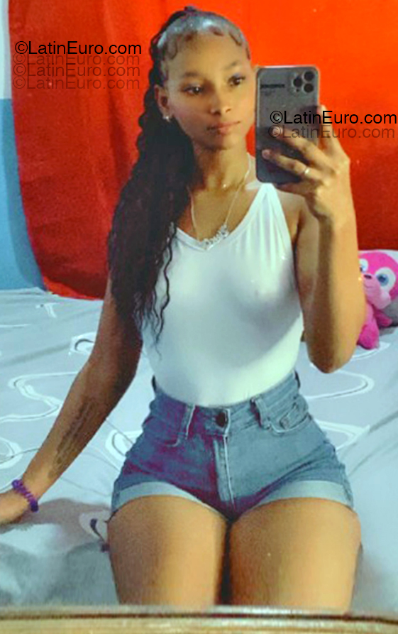 Date this exotic Dominican Republic girl Jissel from San Francisco de Macoris DO55173