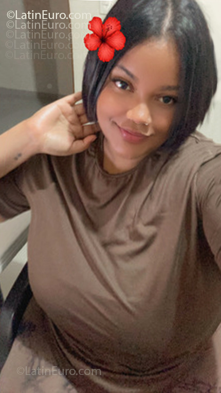 Date this pretty Dominican Republic girl Mara from Santo Domingo DO55202