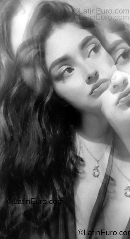 Date this good-looking Colombia girl Dannie from Cali CO33400