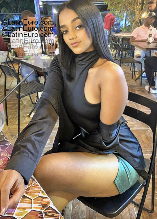 Date this gorgeous Dominican Republic girl Beatriz from Santo Domingo DO55253