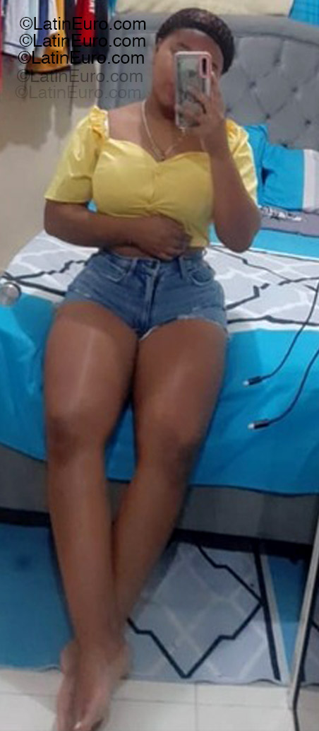 Date this nice looking Dominican Republic girl Mari from Santo Domingo DO55255