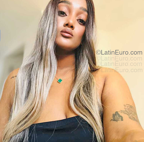 Date this sensual Dominican Republic girl Debora from Santiago DO55266