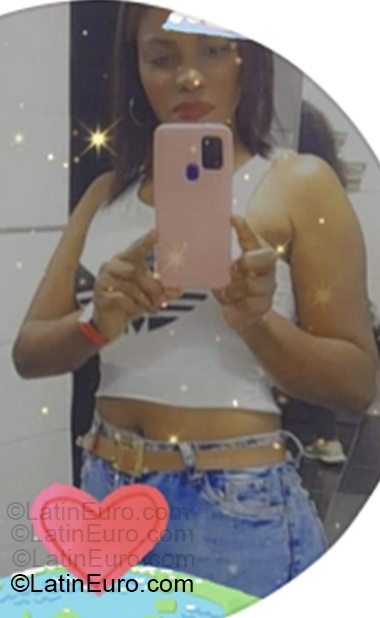Date this attractive Colombia girl Salome from Bogota CO33411